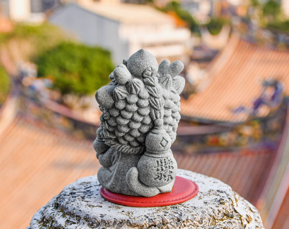 Helio the Lion-Dance Cat Moving Mountain and Sea