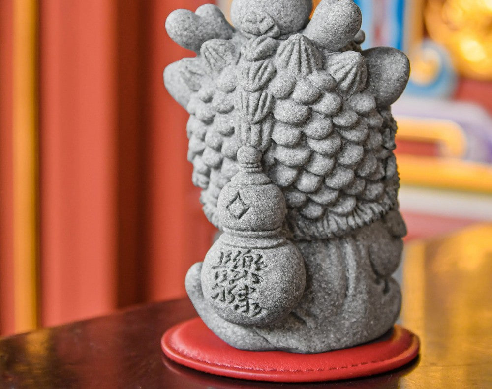 Helio the Lion-Dance Cat Moving Mountain and Sea