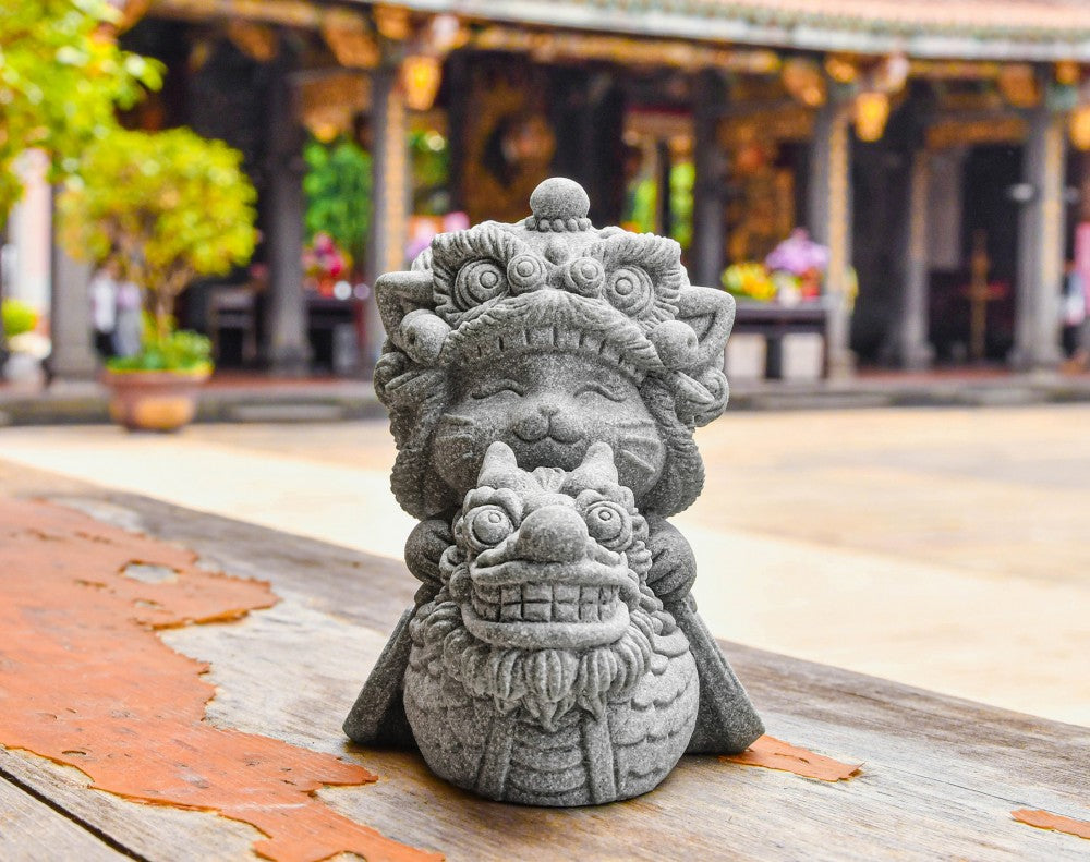 Lucky on Dragon Boat Welcoming Year of Dragon