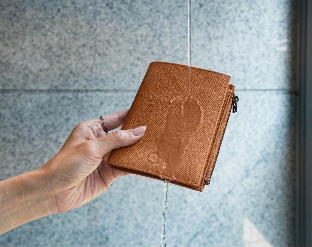 Featherly Passport Wallet - Caramel Cross-Hatch Texture