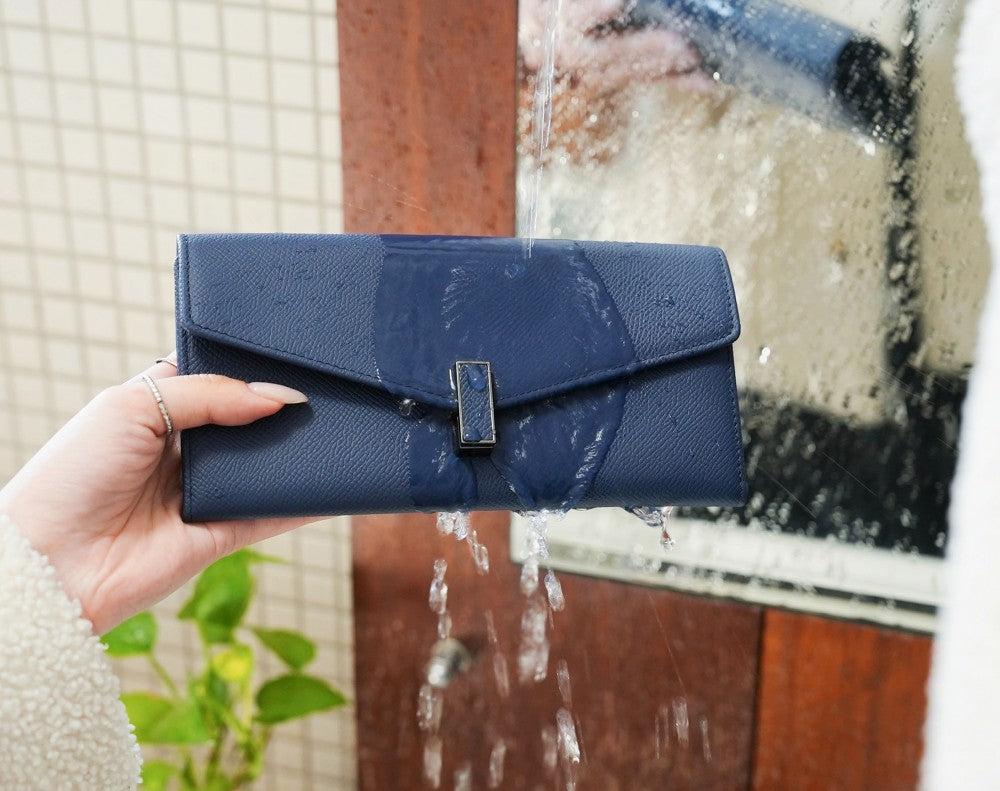 Carina XL v2 Crossbody Clutch - Italian Cross-Hatch in Blue