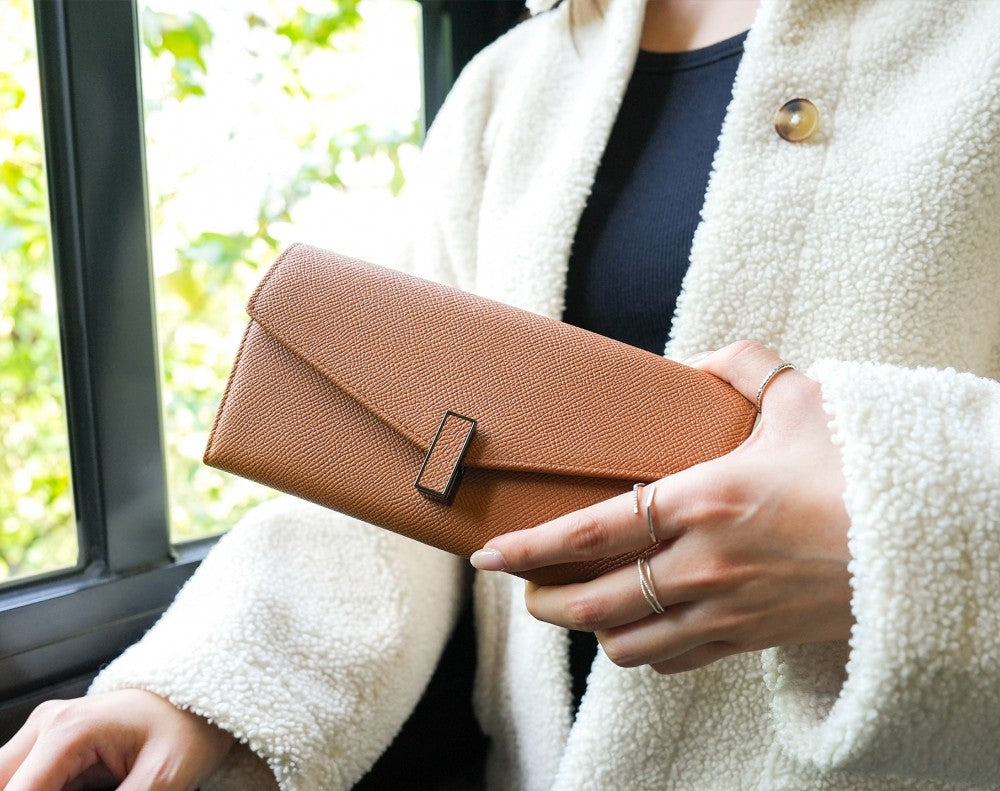 Carina XL v2 Crossbody Clutch - Italian Cross-Hatch in Nutmeg