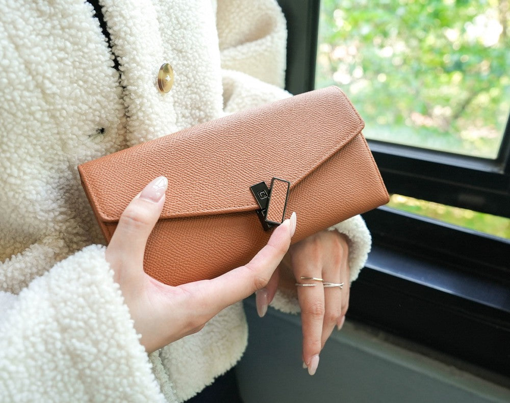Carina XL v2 Crossbody Clutch - Italian Cross-Hatch in Nutmeg